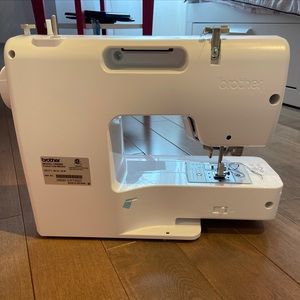 Brother Machine Project Runway, 50 Built-in Stitches,  7 Included Sewing Feet